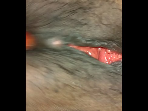❤️ Espalhar a minha rata gorda faz com que ela se esguiche ️❌ Pornuts em nós ❌️❤