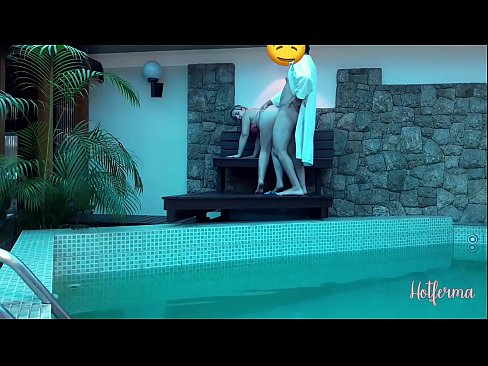 ❤️ Chefe convida criada para a piscina, mas não conseguiu resistir a um ️❌ Pornuts em nós ❌️❤