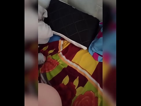 ❤️ A minha colega de quarto fica sozinha em casa porque o seu marido vai de férias e eu aproveito a oportunidade para a foder e encher-lhe o cu de leite ️❌ Pornuts em nós ❌️❤